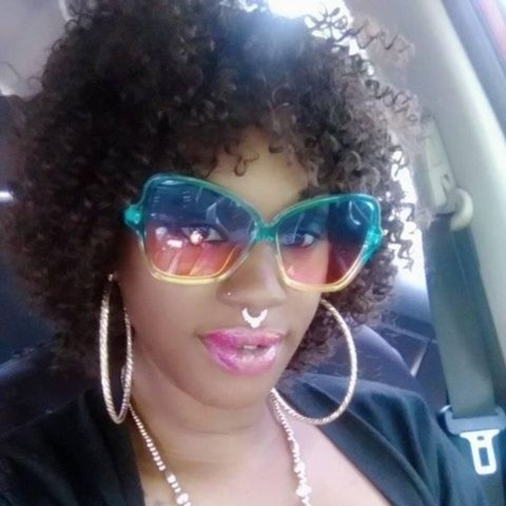 Meet your Posher, Ebony